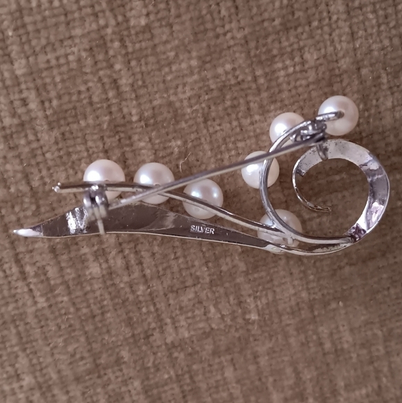 Silver Faux Pearl Brooch - Picture 4 of 7